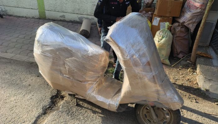 Scratch-Free Two-Wheeler Packing
